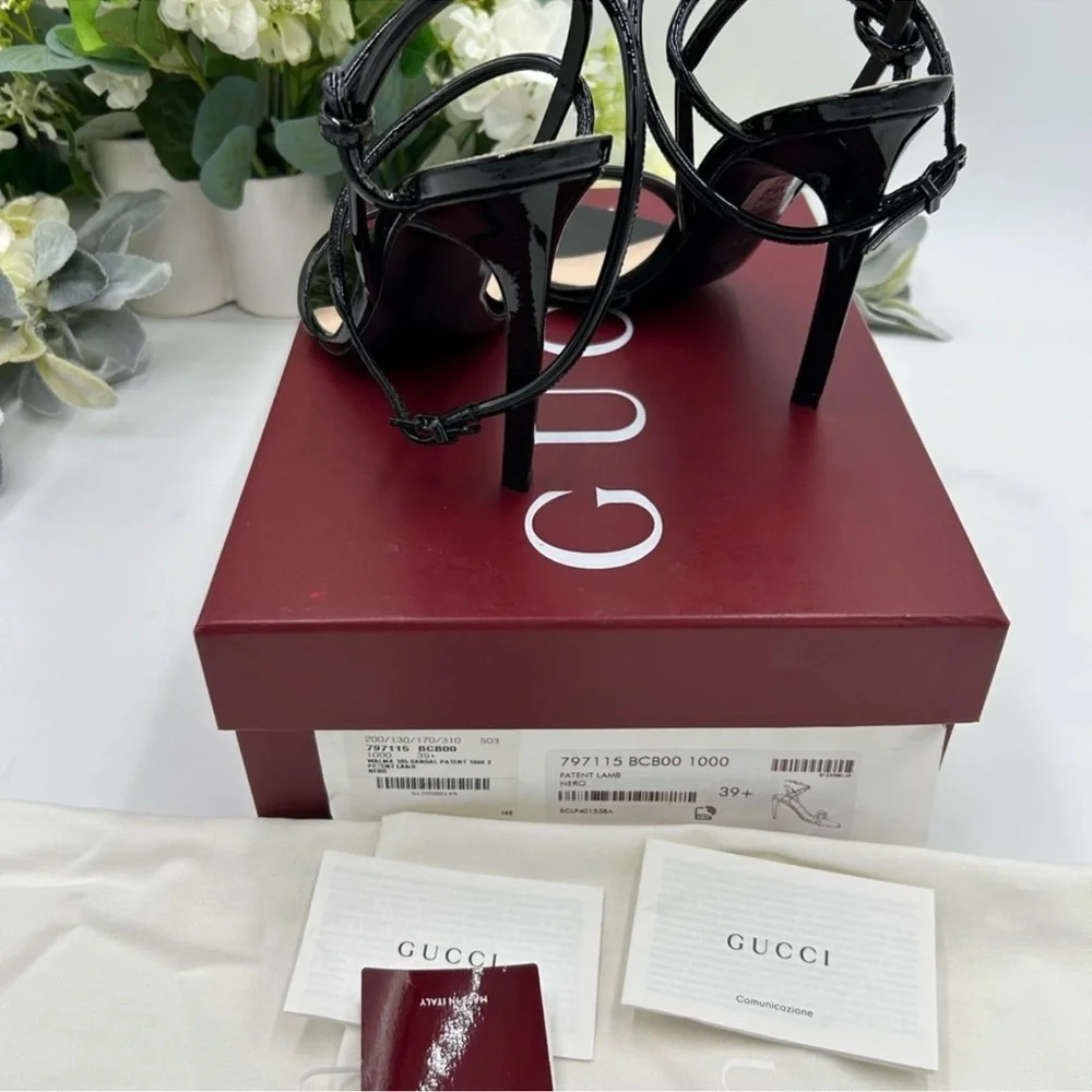 Women’s Gucci, patent leather strap sandals size 39.5 made in Italy